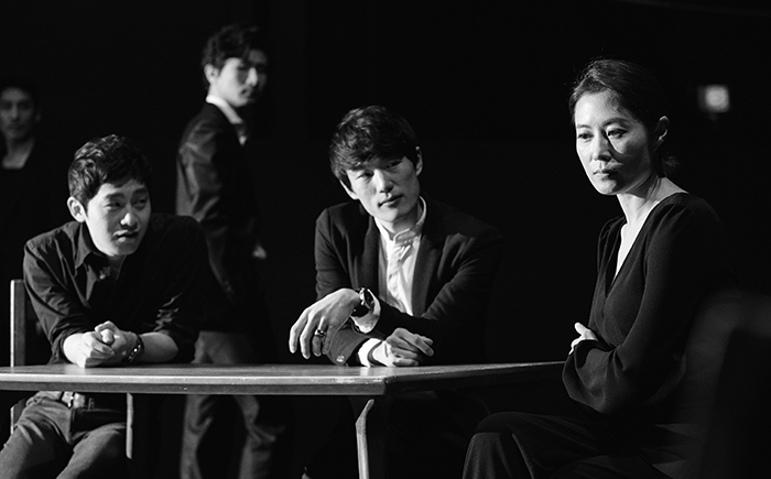The_Empire_of_Lights_Play_03.jpg