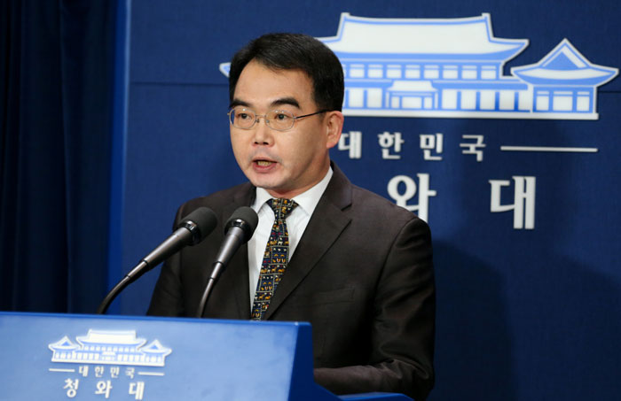 Presidential Advisor for Public Affairs Kim Sung-woo gives a briefing regards to North Korea’s planned long-range missile launch at the Chunchugwan Press Center at Cheong Wa Dae on Feb. 4.