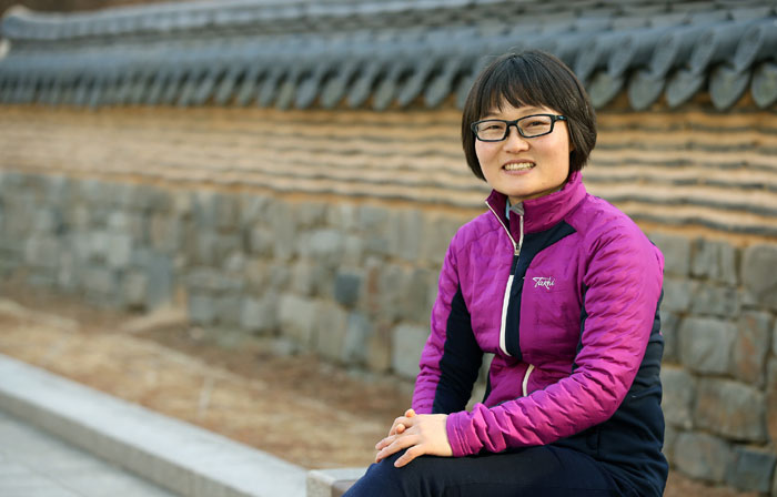 김영미 씨는 2008년 만28세의 나이로 7대륙 최고봉 등정기록을 세워 많은 주목을 받았다. 지난 해에는 뉴라시아 원정대 여성대원으로 15,000km를 자전거로 완주했다.