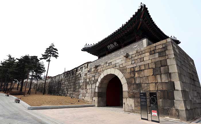 광희문은 천주교 박해 당시 많은 순교자들의 시신이 내보내졌던 곳이다. (사진: 전한) 