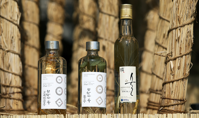(왼쪽부터) 대농바이오의 고려인삼주, 통주, 명술은 '2014 대한민국 우리술 품평회'에서 장려상을 받았다. 