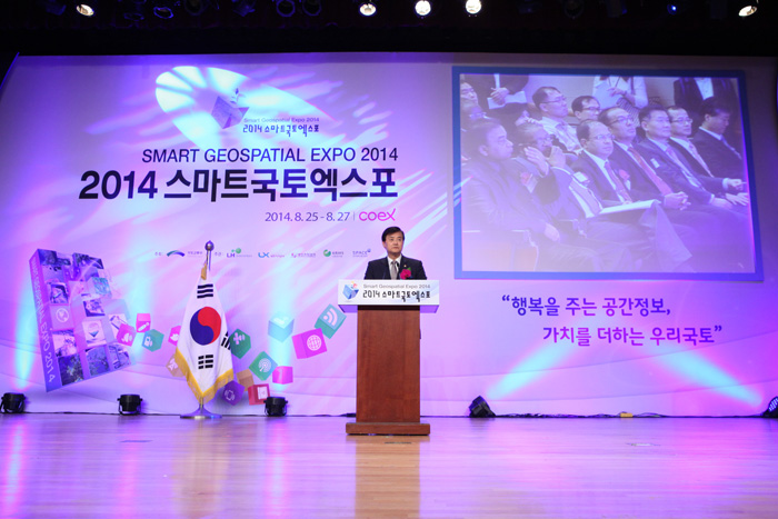지난 25일부터 27일까지 3일간 열린 '2014 스마트국토엑스포'에서 개회사를 하고 있는 서승환 국토부장관. (사진: 국토교통부) 