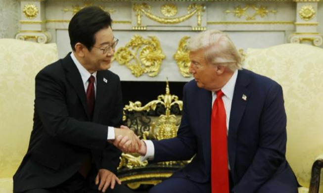 ﻿Президент Кореи Ли Чжэ Мён провел первую встречу с Дональдом Трампом