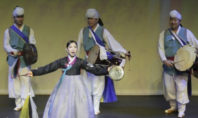 Новогоднее представление в честь Соллаля