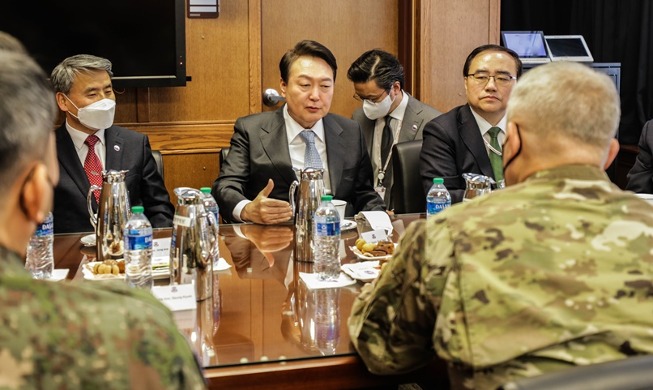 Избранный президент РК Юн Сок Ёль посетил военную базу США