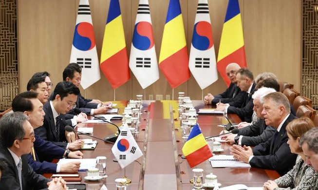 В Сеуле состоялся саммит между лидерами Кореи и Румынии