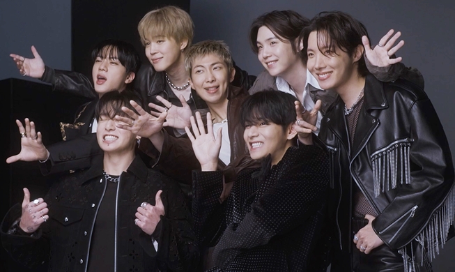 Яркое возвращение BTS на площади Кванхвамун