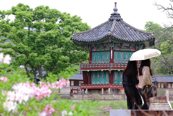 Дождливый день во дворце Кёнбоккун