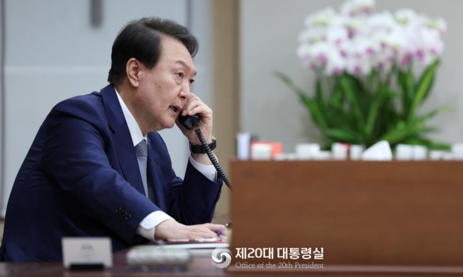 Юн Сок Ёль провел телефонный разговор с премьер-министром Японии