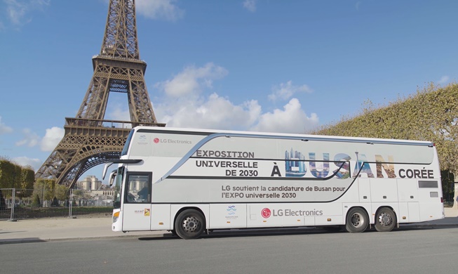 В Париже появились автобусы с рекламой ЭКСПО-2030 в Пусане