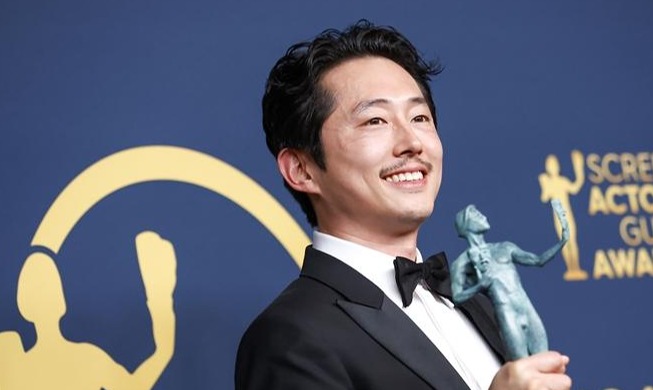 Стивен Ён удостоен награды Гильдии киноактеров США за сериал «Грызня»