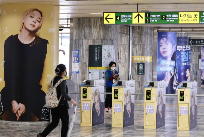 BTS в метро Пусана