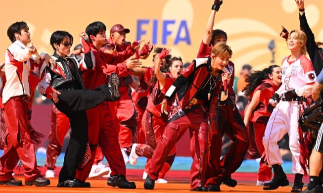 Группа BTS выступила в перерыве финала чемпионата мира по футболу