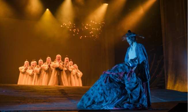 Пьеса «Похочжа (步虛子): Человек, шагающий по воздуху»