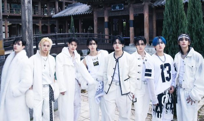 Stray Kids возглавили чарт «Billboard 200» с альбомом «KARMA»
