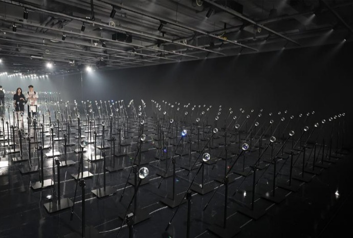 Медиавыставка «Spectral Crossings» в Сеуле
