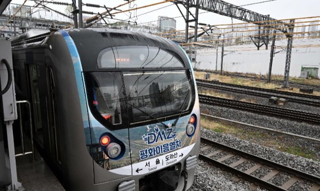 В Корее возобновлено движение туристического поезда до демилитаризованной зоны