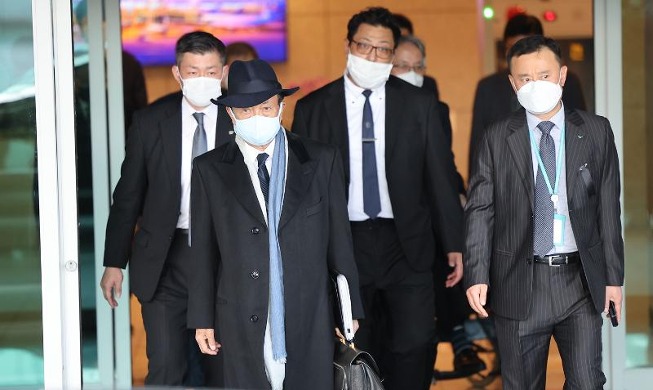 Юн Сок Ёль встретился с бывшим премьер-министром Японии Таро Асо
