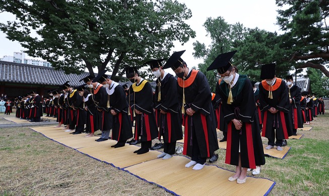 Традиционный выпускной в университете Сонгюнгван