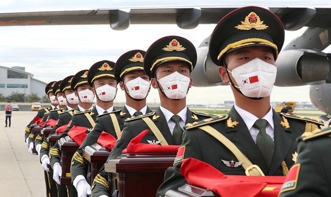 [РК в фотографии] РК передала Китаю останки погибших в годы Корейской войны