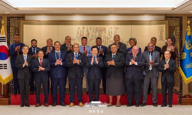 Ли Чжэ Мён встретился с главами МИД стран Тихоокеанского региона