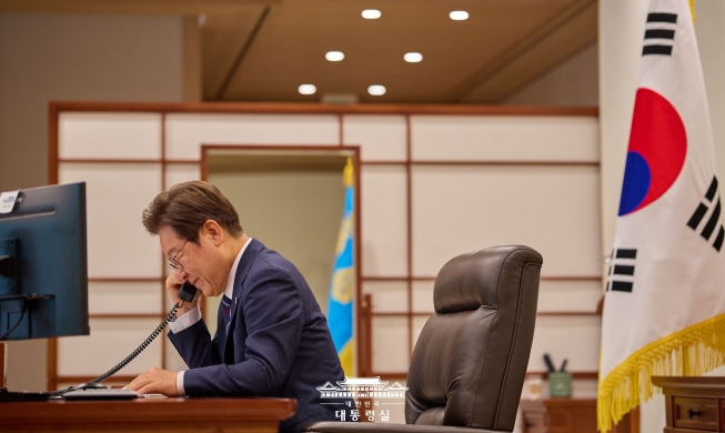﻿Ли Чжэ Мён поговорил по телефону с лидерами ОАЭ и Новой Зеландии