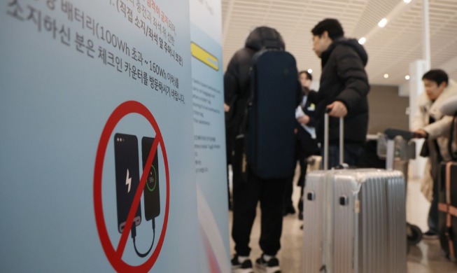 С 20 апреля пассажирам разрешат брать в самолет не более двух зарядных устройств