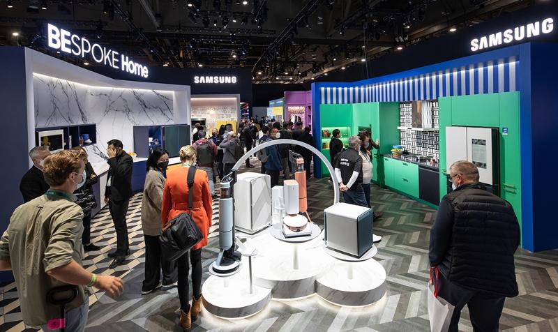В выставке CES 2022, которая прошла с 5 января (по местному времени) по 7 января в американском Лас-Вегасе, приняли участие более 2 200 компаний. На фото выставочная зона Samsung Electronics в конференц-центре CES 2022. / Фото: Samsung Electronics