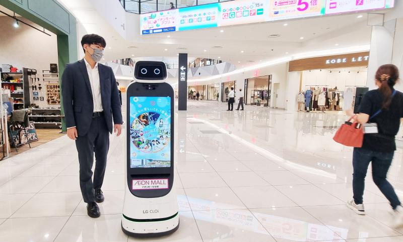 Сервисный робот CLOi ServeBot. / Фото: LG Electronics