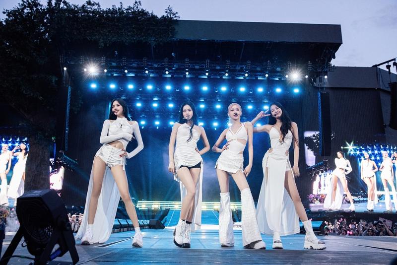 BLACKPINK выступают на сцене в качестве хедлайнеров Британского летнего фестиваля 2023 в Гайд-парке, который проходил в Лондоне, Англия, в июле. / Фото: Facebook BLACKPINK
