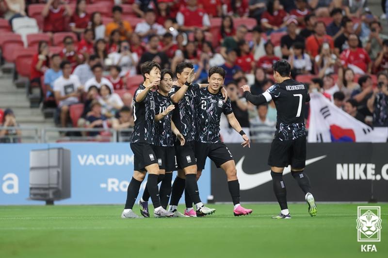Сборная Кореи одержала победу над Сингапуром со счетом 7:0 в матче второго отборочного турнира чемпионата мира по футболу 2026 года, который проходил 6 июня на Национальном стадионе Сингапура. / Фото: Корейская футбольная ассоциация
