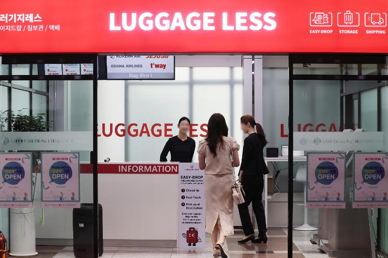 29 мая на 2-м этаже Korea City Airport Terminal в округе Каннам-гу города Сеул официально открылся новый офис «Easy Drop» – сервиса сдачи багажа вне аэропорта. / Фото: Рёнхап 