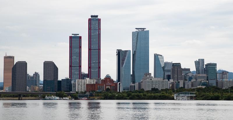 ﻿Сеул занял 8-е место в мире в рейтинге лучших городов для стартапов. На фото бизнес-район Ёыйдо в Сеуле. / Фото: Рёнхап