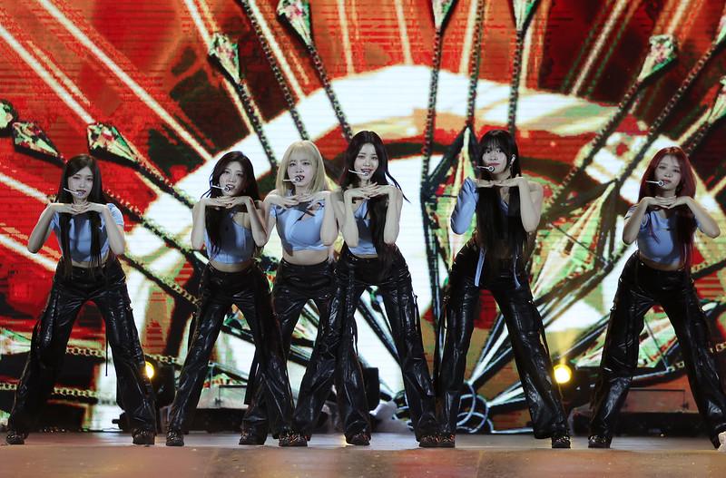 ﻿Корейская группа IVE выступает на концерте «K-Pop Super Live» в рамках 25-го Всемирного скаутского слета Джамбори в 2023 году. / Фото: Korea.net
