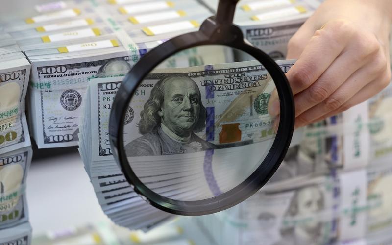 ﻿Правительство РК 26 июня сообщило о выпуске 1,4 млрд евро (около 1,6 млрд долларов) стабилизационных облигаций в иностранной валюте. / Фото: Рёнхап 