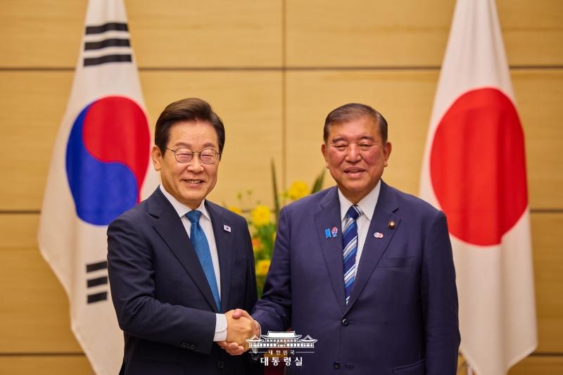 30 сентября президент РК Ли Чжэ Мён и премьер-министр Японии Сигэру Исиба проведут саммит в Пусане. На фото встреча лидеров, состоявшаяся в Токио 23 августа. / Фото: Канцелярия президента РК 
