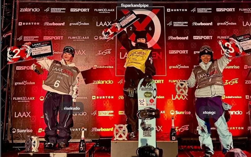 Чхве Га Он (в центре) 18 января позирует для фото на церемонии награждения после победы в хафпайпе среди женщин на этапе Кубка мира FIS по сноуборду в Лааксе, Швейцария. / Фото: Instagram Чхве Га Он 