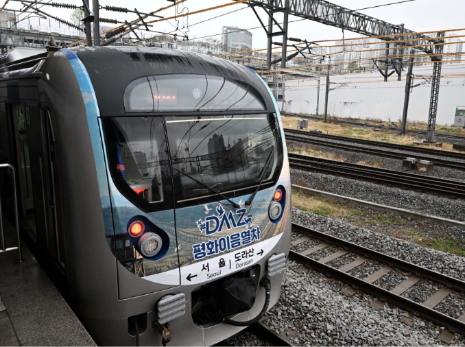 В Корее возобновлено движение туристического поезда до демилитаризованной зоны