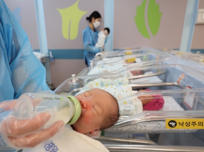 Число новорожденных в Корее с января по май выросло на 15%