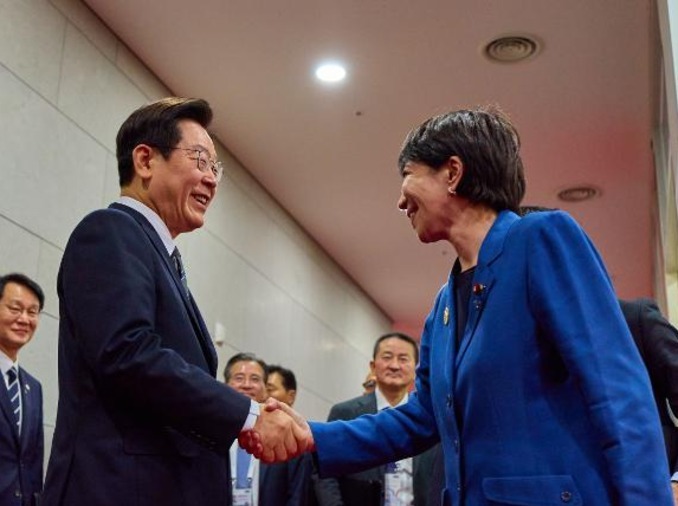 Президент РК Ли Чжэ Мён поздравил премьер-министра Японии с победой на выборах